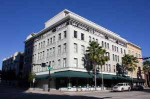 building in downtown jacksonville, florida, photographed by jamie bannon photography