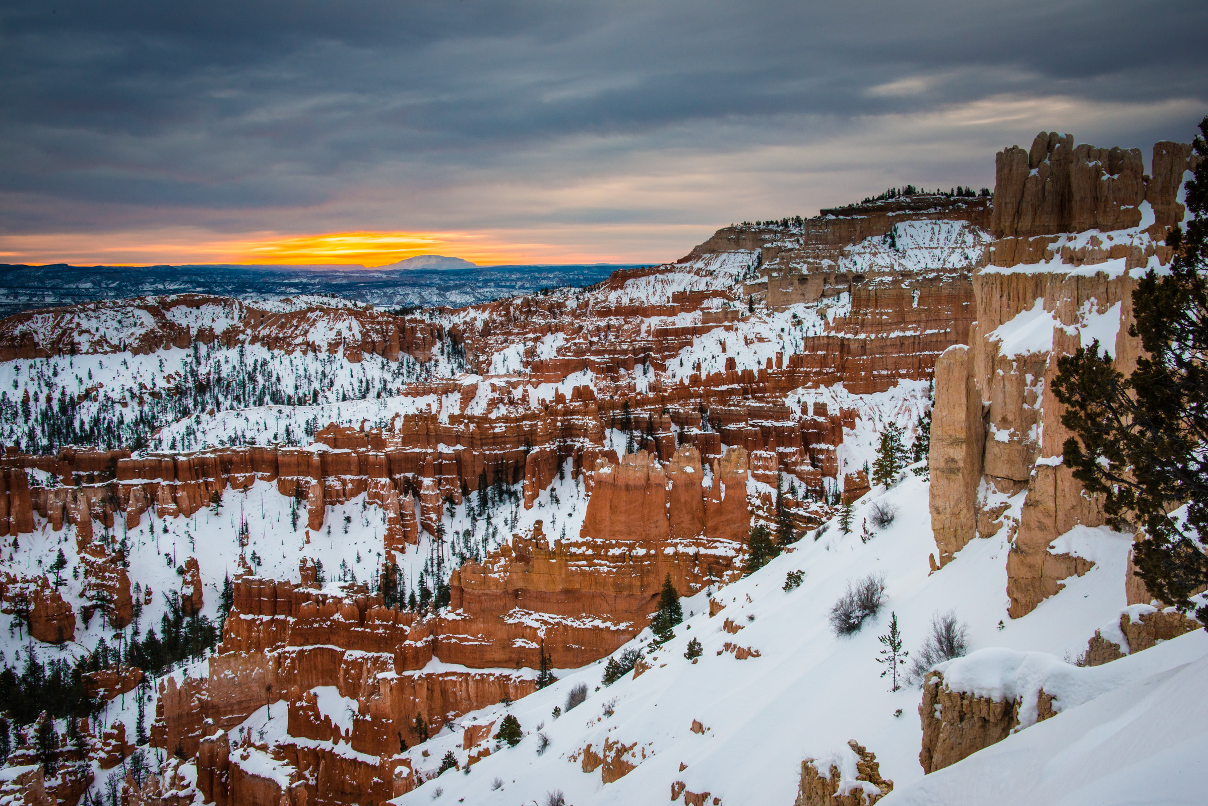 sunrise over bryce canyon, utah, photographed by jamie bannon photography.